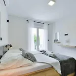 Katharina Comfortable Maslenica