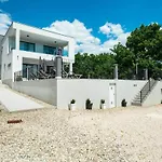 Katharina Comfortable Maslenica
