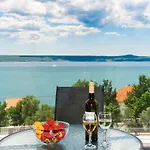Katharina Comfortable Villa Maslenica