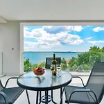 Katharina Comfortable Villa Maslenica
