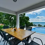 Katharina Comfortable Maslenica