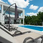 Katharina Comfortable * Maslenica