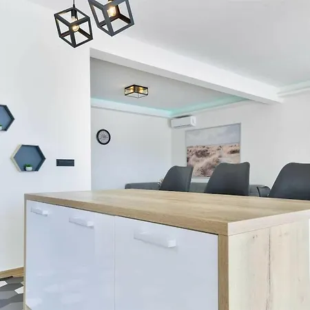 Katharina Comfortable ماسلينتسا