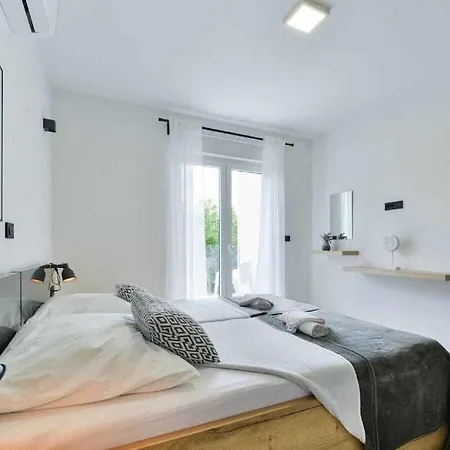 Katharina Comfortable Maslenica