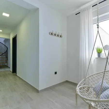 Katharina Comfortable Maslenica