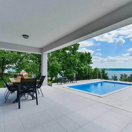 Katharina Comfortable Villa Maslenica