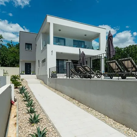 Katharina Comfortable Maslenica