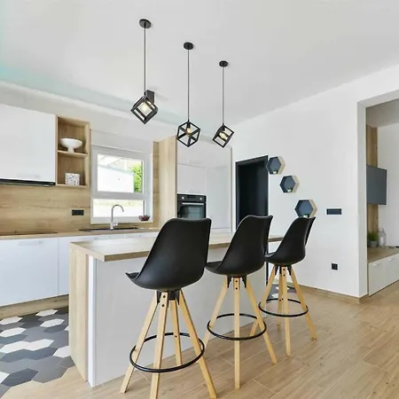 Katharina Comfortable Maslenica