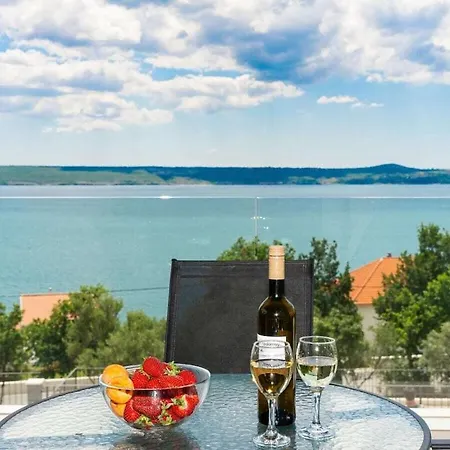 Katharina Comfortable Villa Maslenica