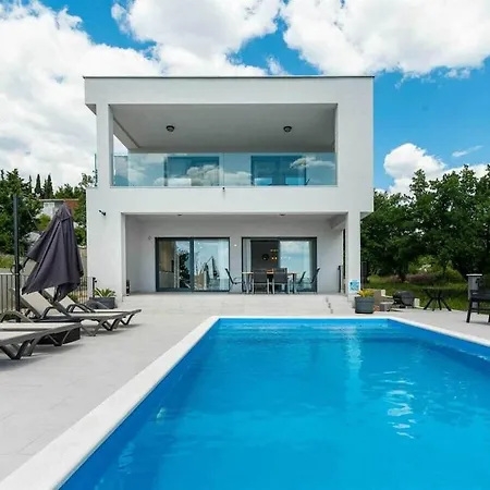 Katharina Comfortable Villa Maslenica